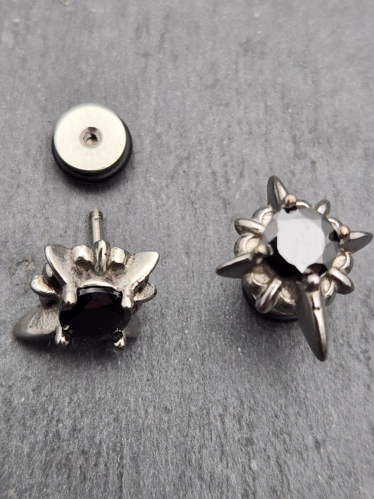 Edelstahl Ohrstecker "Black Edelweiss" mit Drehverschluss